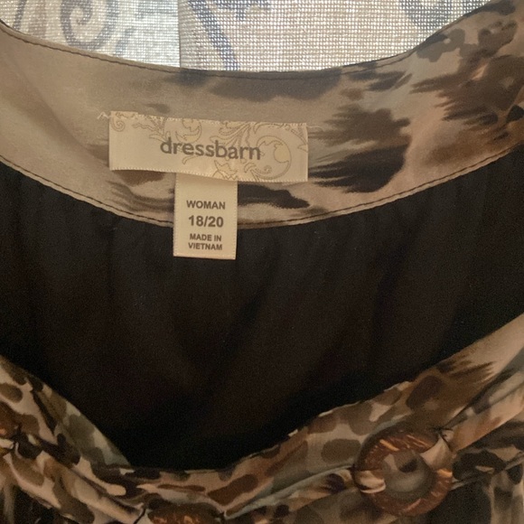 Women’s short sleeve blouse! - Picture 5 of 6